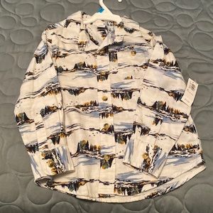 NWT. Old navy boys wilderness pattern button up